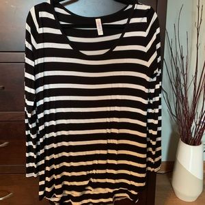 Lularoe Lynnae long sleeve top